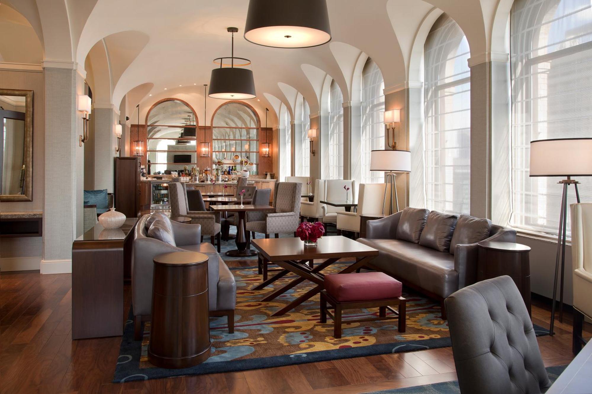 Fairmont Gold Luxurious Queen Room Lounge Access,1706042314:JPEG