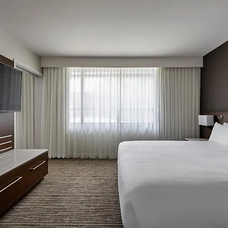 Calgary Airport Marriott In-Terminal Hotel-3